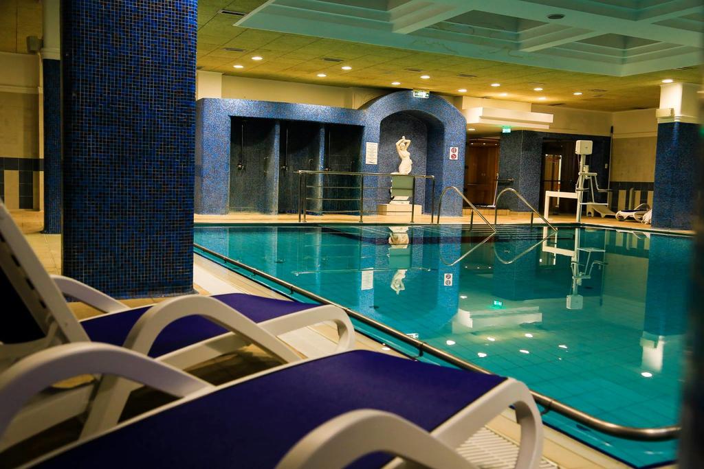 Cazare Cu Piscina Interioara Sovata Mobila Dormitor Paturi