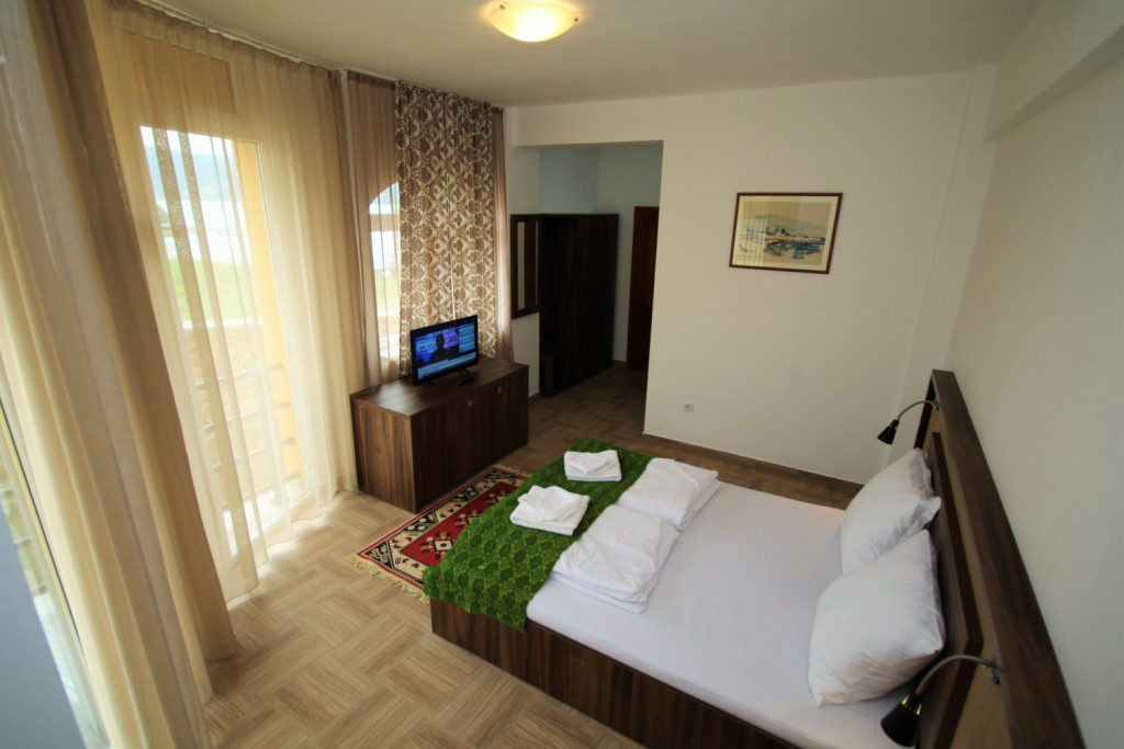 Cameră_dublă_cu_balcon_cu_vedere_la_Dunare